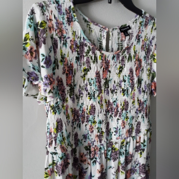 Torrid Smocked Floral Blouse NWT - Picture 3 of 6